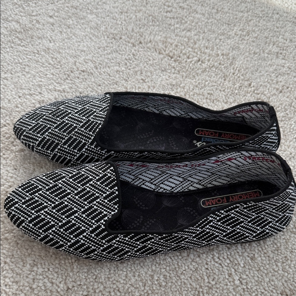 Skechers Black and White Patterned Loafers